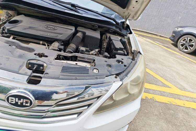 Used BYD G5 2014 1.5TID Automatic Prestige Model Engine Bay Left
