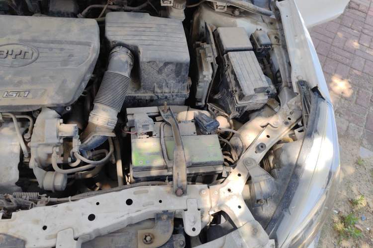 Used BYD G5 2014 1.5TID Automatic Prestige Model Engine Bay Left