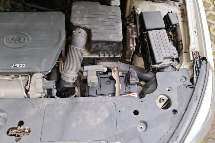 Used BYD G5 2014 1.5TID Automatic Prestige Model Engine Bay Left