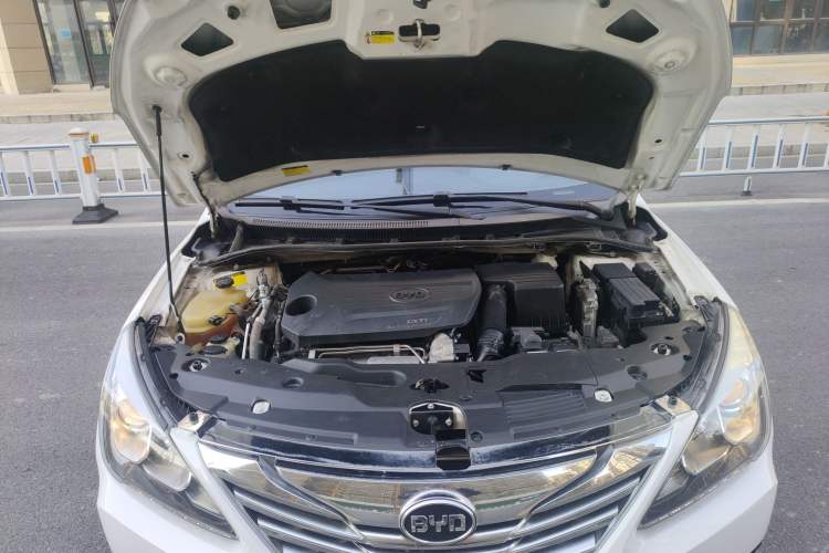 Used BYD G5 2014 1.5TID Automatic Prestige Model Engine Bay