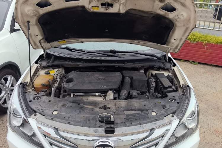 Used BYD G5 2014 1.5TID Automatic Prestige Model Engine Bay
