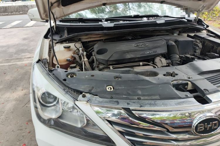 Used BYD G5 2014 1.5TID Automatic Prestige Model Engine Bay Right