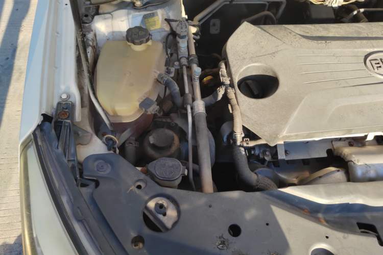 Used BYD G5 2014 1.5TI Manual Luxury Edition Engine Bay Right