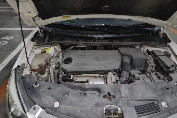 Used BYD G5 2014 1.5TID Automatic Prestige Model Engine Bay Right