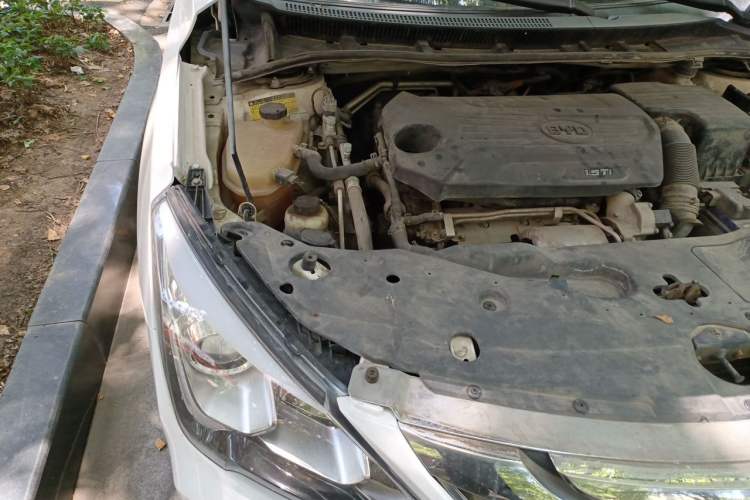 Used BYD G5 2014 1.5TID Automatic Prestige Model Engine Bay Right