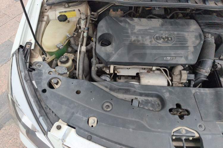 Used BYD G5 2014 1.5TID Automatic Prestige Model Engine Bay Right