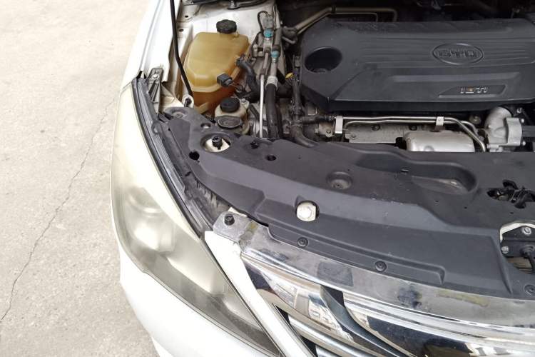 Used BYD G5 2014 1.5TID Automatic Prestige Model Engine Bay Right
