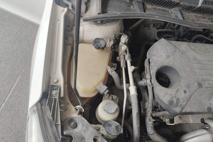 Used BYD G5 2014 1.5TID Automatic Luxury Version Engine Bay Right