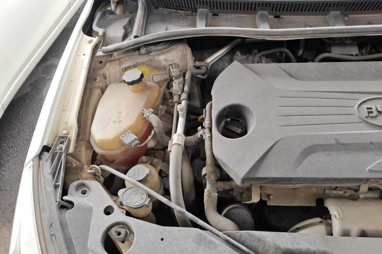 Used BYD G5 2014 1.5TID Automatic Prestige Model Engine Bay Right