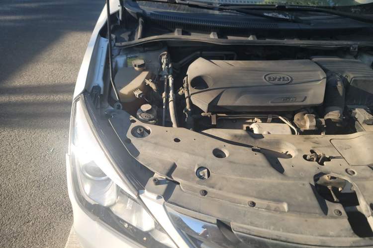 Used BYD G5 2014 1.5TID Automatic Prestige Model Engine Bay Right