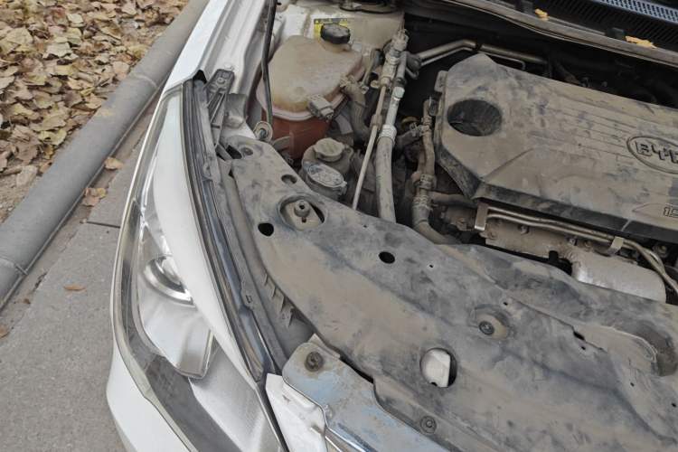 Used BYD G5 2014 1.5TI Manual Flagship Edition Engine Bay Right