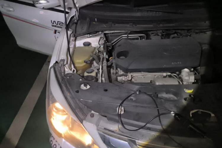 Used BYD G5 2014 1.5TID Automatic Prestige Model Engine Bay Right