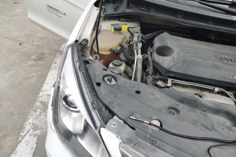 Used BYD G5 2014 1.5TID Automatic Prestige Model Engine Bay Right