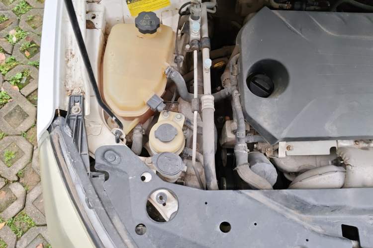 Used BYD G5 2014 1.5TID Automatic Prestige Model Engine Bay Right
