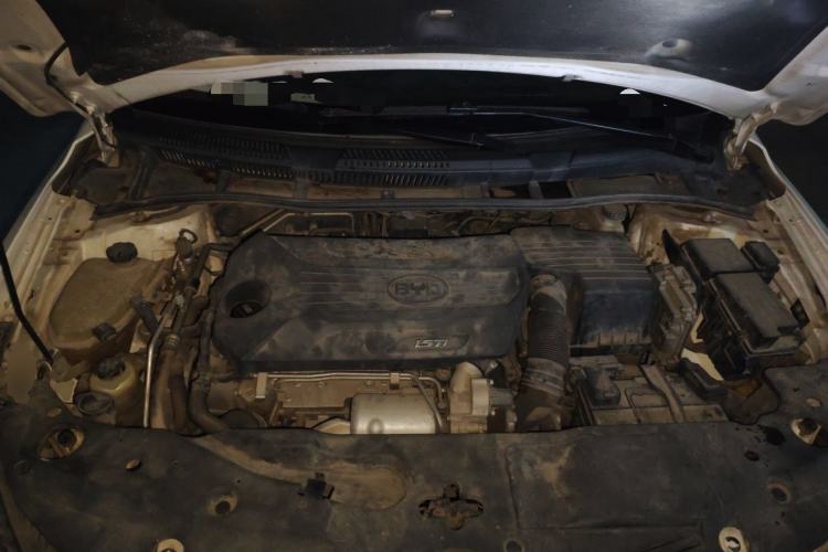Used BYD G5 2014 1.5TID Automatic Prestige Model Engine Bay