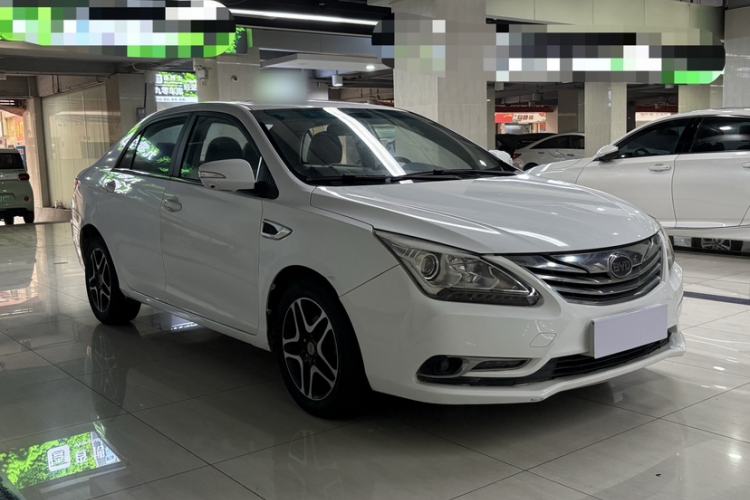 Used BYD G5 2014 1.5TID Automatic Prestige Model Exterior 12