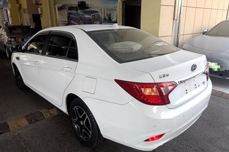 Used BYD G5 2014 1.5TID Automatic Prestige Model Exterior 2