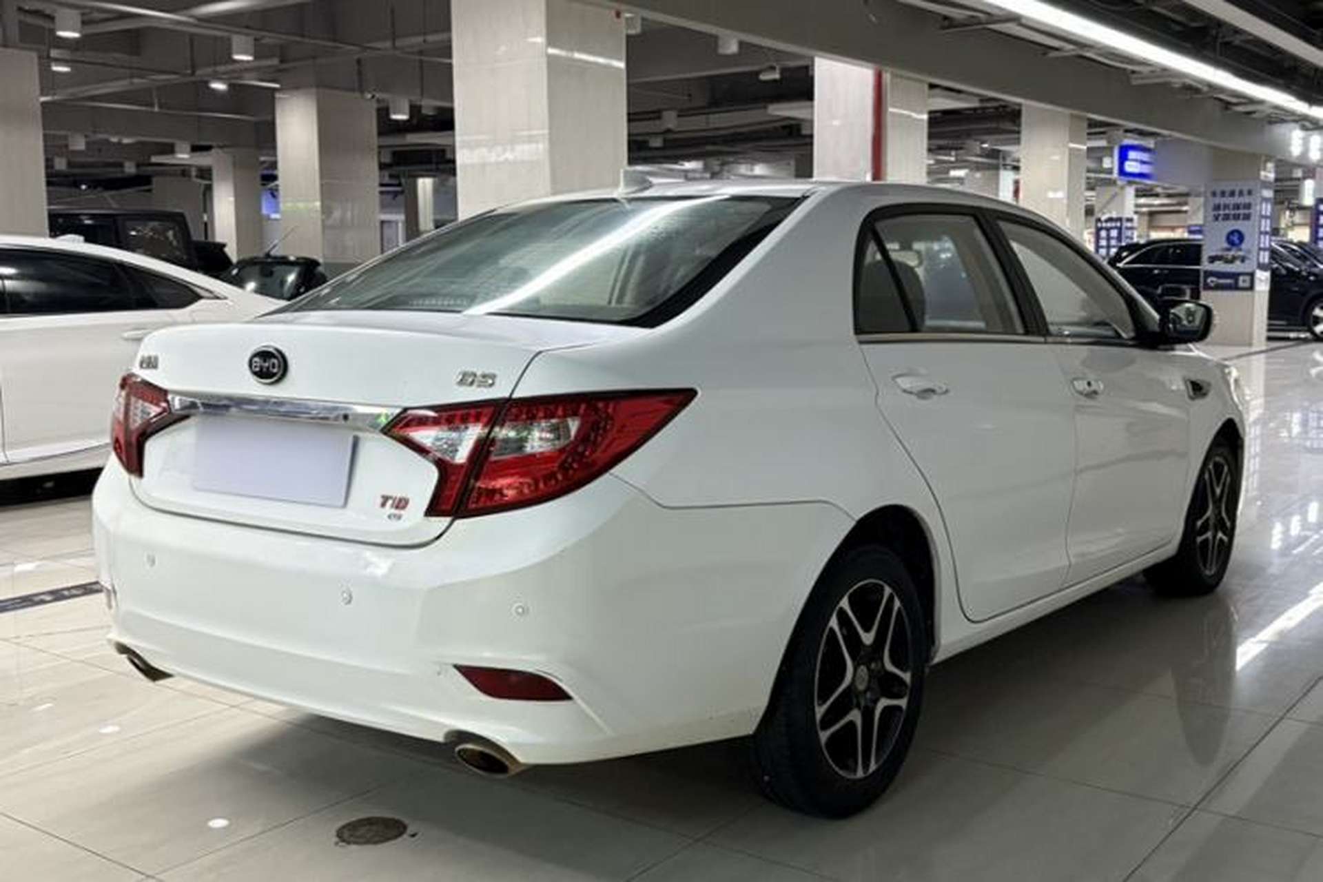 Used BYD G5 2014 1.5TID Automatic Prestige Model Exterior 2