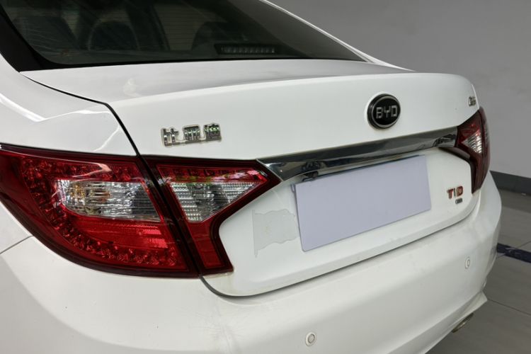 Used BYD G5 2014 1.5TID Automatic Prestige Model Exterior 3