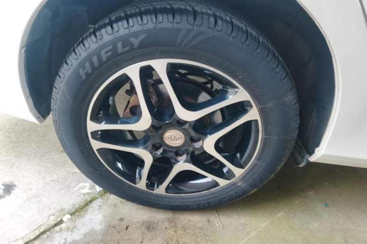 Used BYD G5 2014 1.5TID Automatic Prestige Model Exterior 5