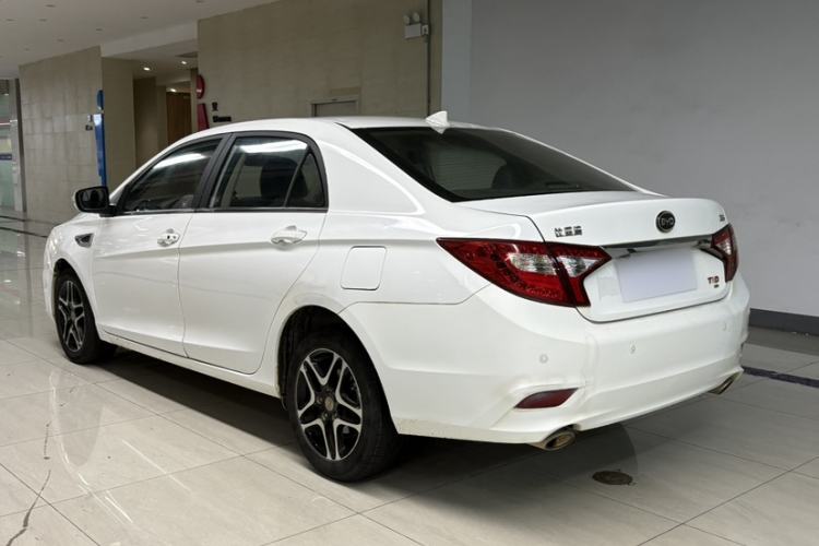 Used BYD G5 2014 1.5TID Automatic Prestige Model Exterior 6