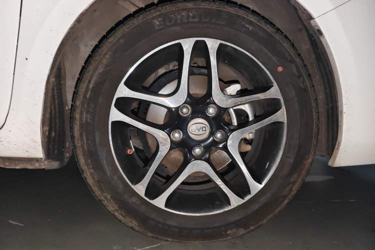 Used BYD G5 2014 1.5TID Automatic Prestige Model Exterior 7