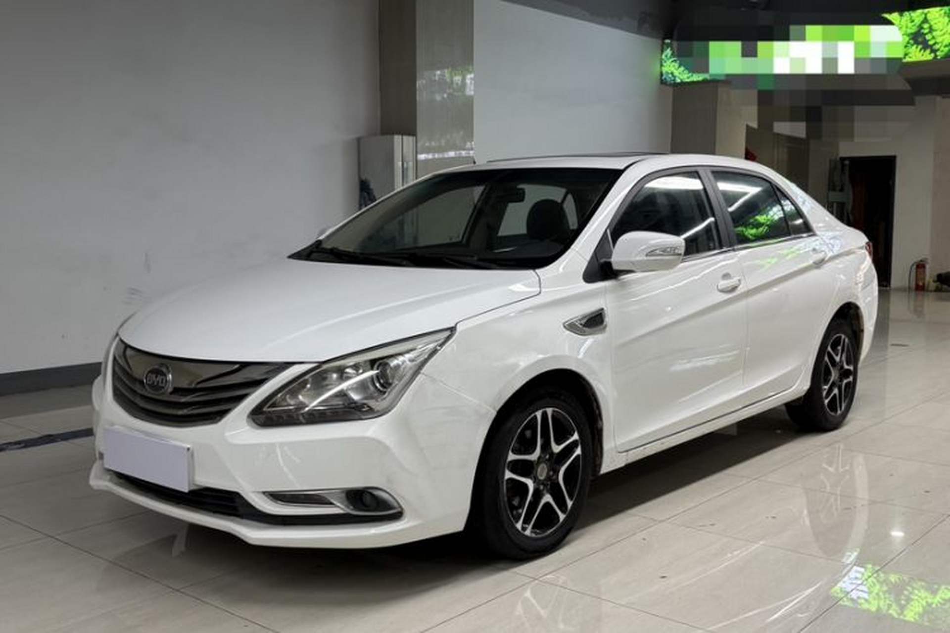 Used BYD G5 2014 1.5TID Automatic Prestige Model Front Left 45 Deg