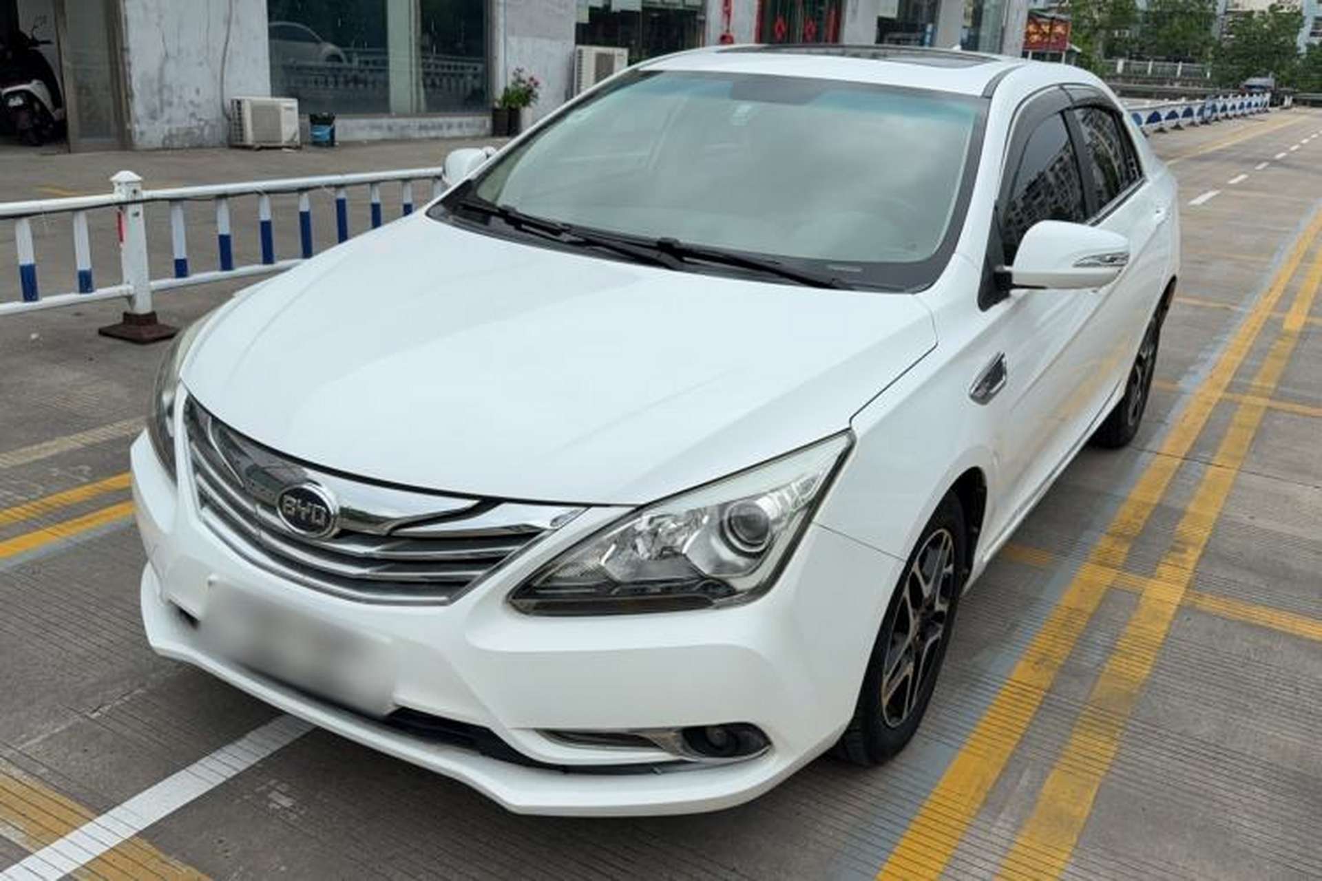 Used BYD G5 2014 1.5TID Automatic Prestige Model Front Left 45 Deg