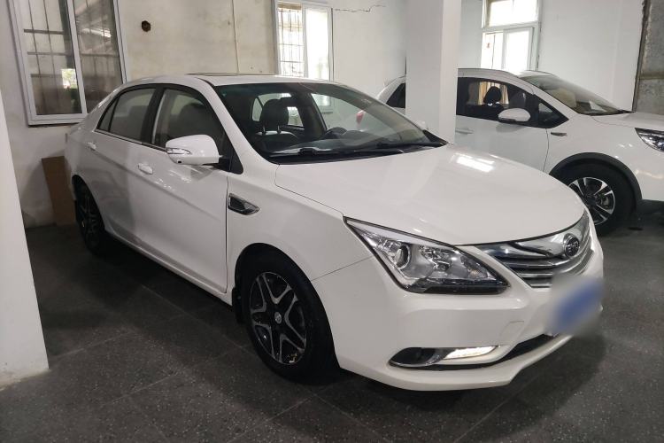 Used BYD G5 2014 1.5TID Automatic Prestige Model Front Right 45 Deg