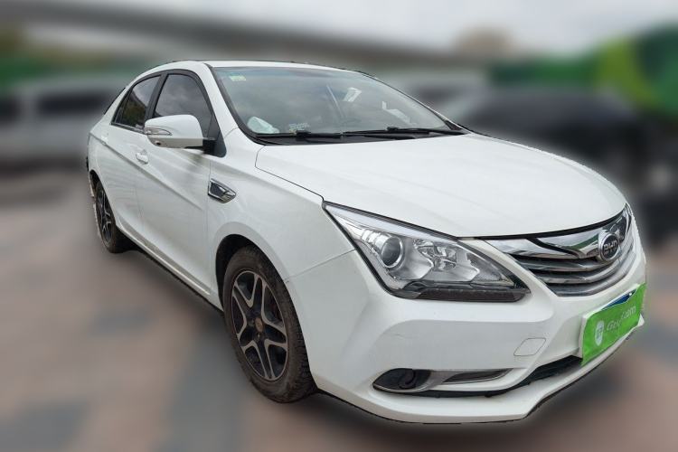 Used BYD G5 2014 1.5TID Automatic Prestige Model Front Right 45 Deg