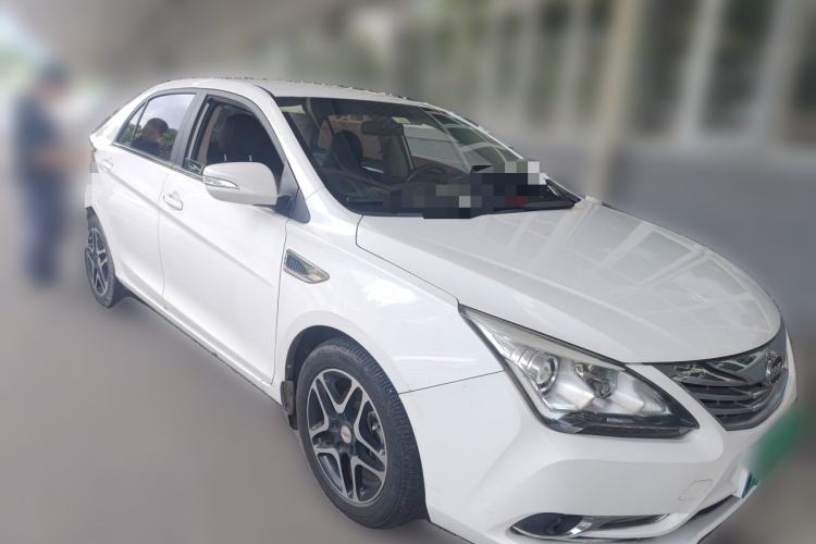 Used BYD G5 2014 1.5TID Automatic Luxury Version Front Right 45 Deg