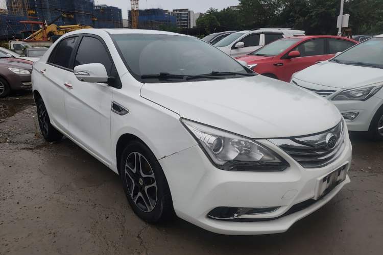 Used BYD G5 2014 1.5TID Automatic Prestige Model Front Right 45 Deg