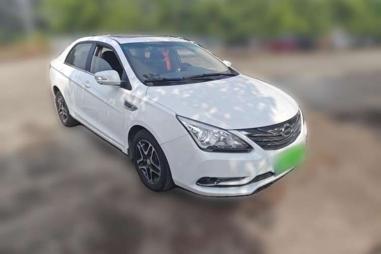 Used BYD G5 2014 1.5TI Manual Luxury Edition Front Right 45 Deg