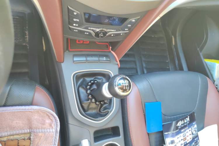 Used BYD G5 2014 1.5TI Manual Luxury Edition Gear Lever