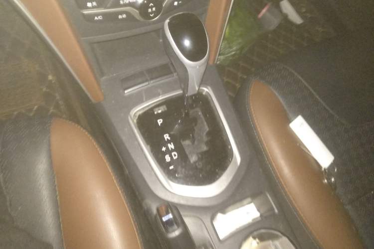 Used BYD G5 2014 1.5TID Automatic Prestige Model Gear Lever