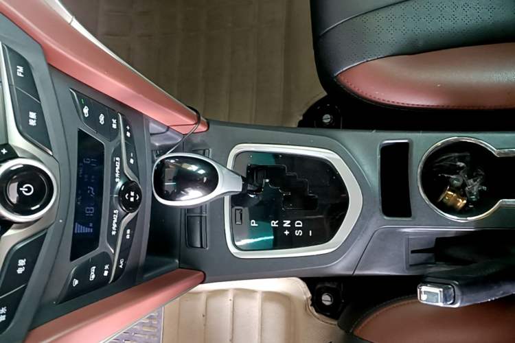 Used BYD G5 2014 1.5TID Automatic Prestige Model Gear Lever