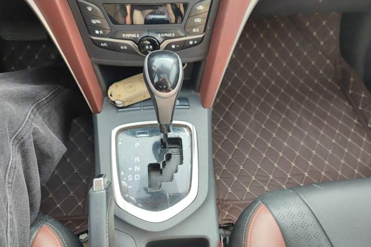 Used BYD G5 2014 1.5TID Automatic Prestige Model Gear Lever