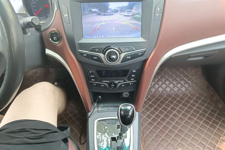 Used BYD G5 2014 1.5TID Automatic Prestige Model Gear Lever