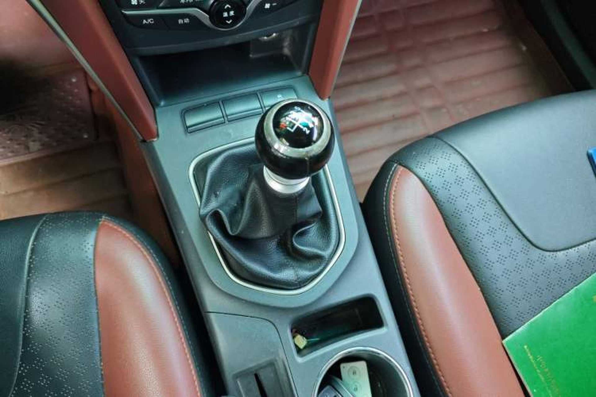 Used BYD G5 2014 1.5TI Manual Luxury Edition Gear Lever