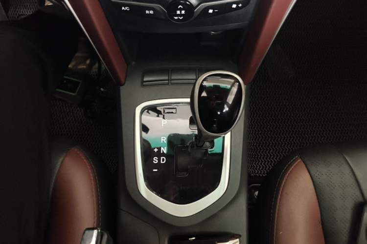 Used BYD G5 2014 1.5TID Automatic Prestige Model Gear Lever