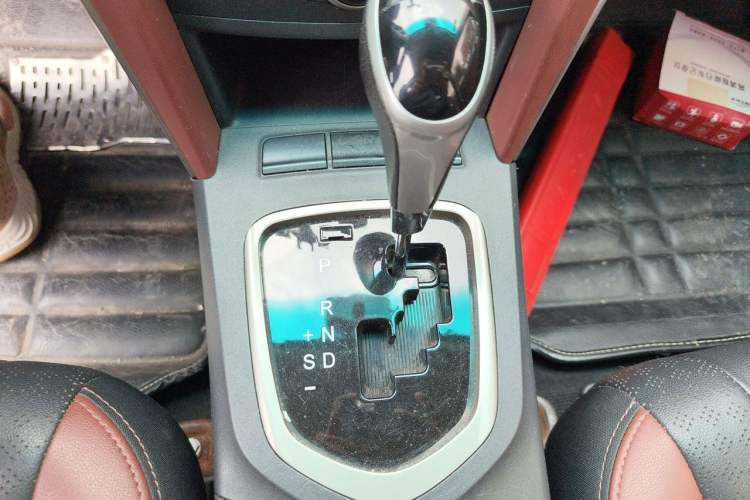 Used BYD G5 2014 1.5TID Automatic Prestige Model Gear Lever