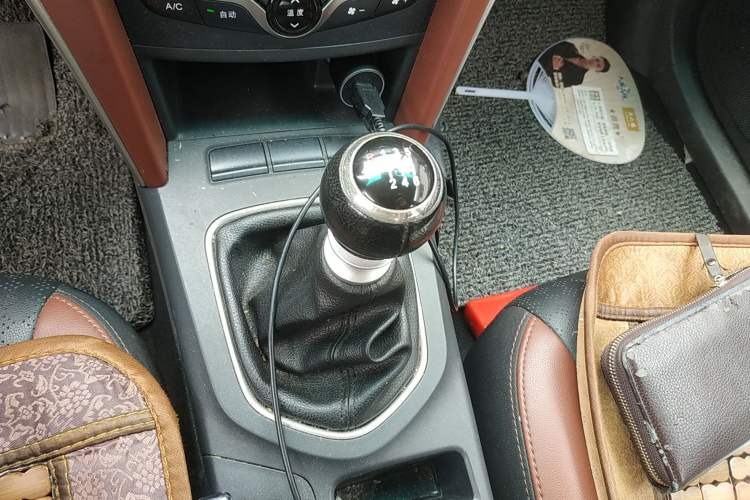Used BYD G5 2014 1.5TI Manual Luxury Edition Gear Lever