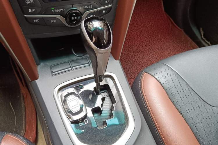 Used BYD G5 2014 1.5TID Automatic Prestige Model Gear Lever