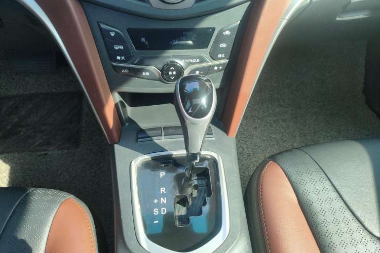 Used BYD G5 2014 1.5TID Automatic Prestige Model Gear Lever