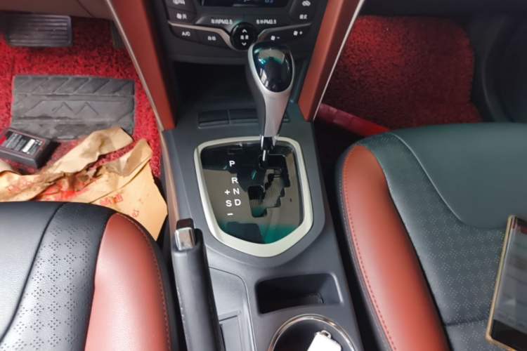 Used BYD G5 2014 1.5TID Automatic Prestige Model Gear Lever