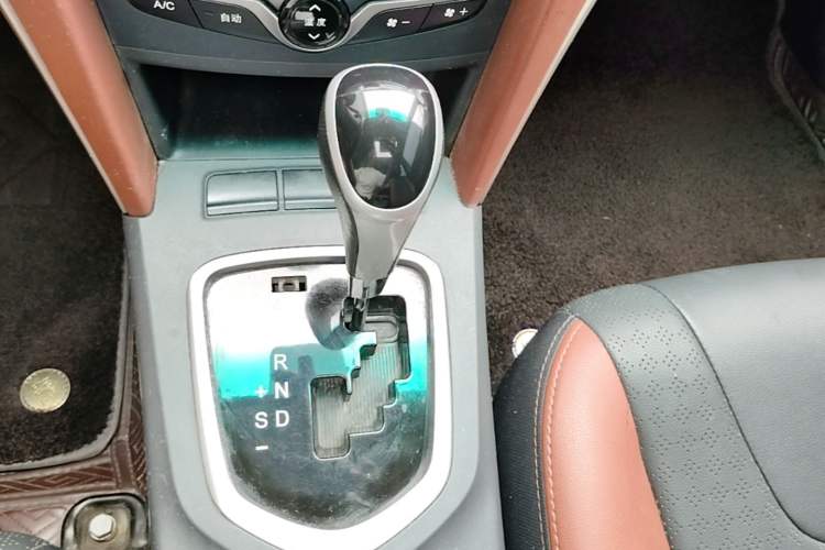 Used BYD G5 2014 1.5TID Automatic Prestige Model Gear Lever