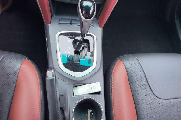 Used BYD G5 2014 1.5TID Automatic Prestige Model Gear Lever
