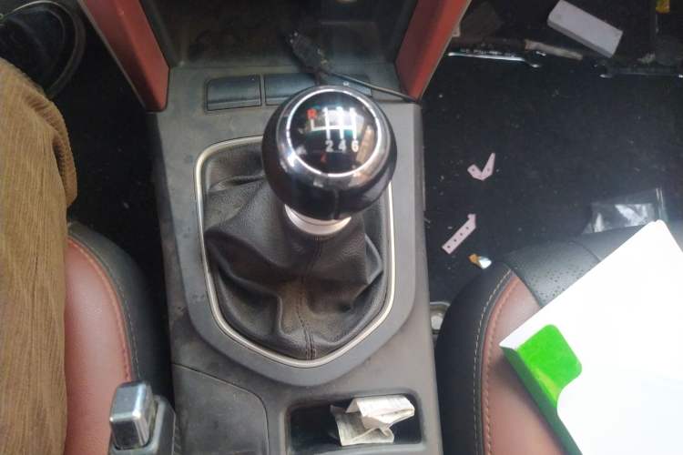 Used BYD G5 2014 1.5TI Manual Luxury Edition Gear Lever