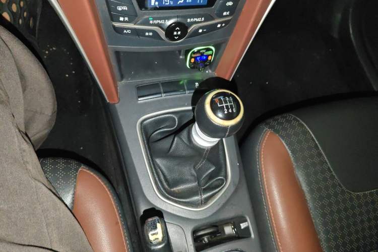 Used BYD G5 2014 1.5TI Manual Luxury Edition Gear Lever