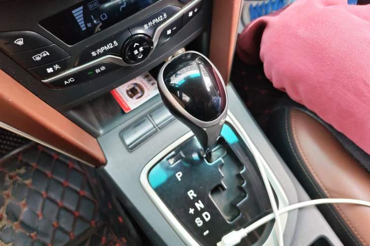 Used BYD G5 2014 1.5TID Automatic Prestige Model Gear Lever
